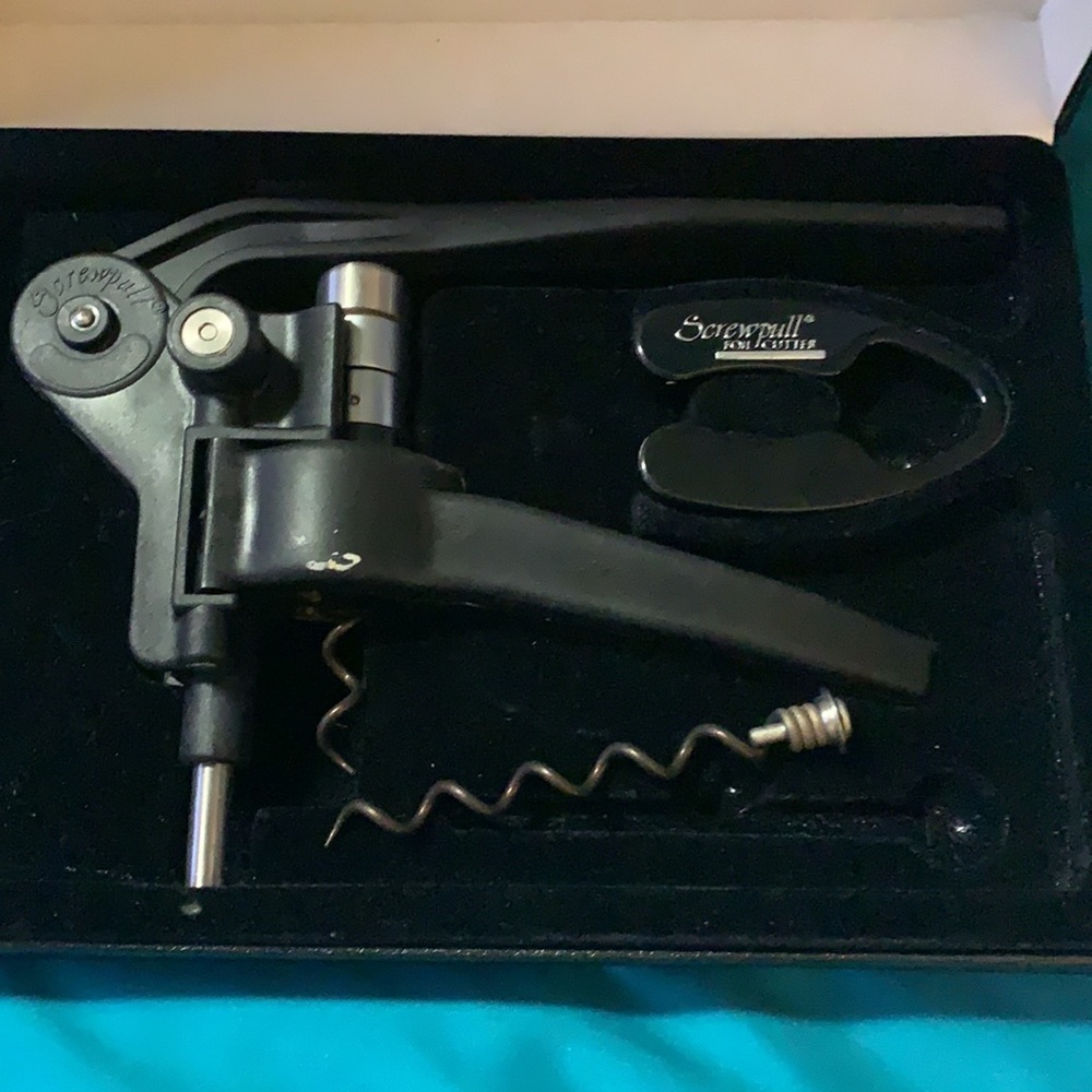 It's a set a wine 🍾  bottle opener - Picture 2 of 3